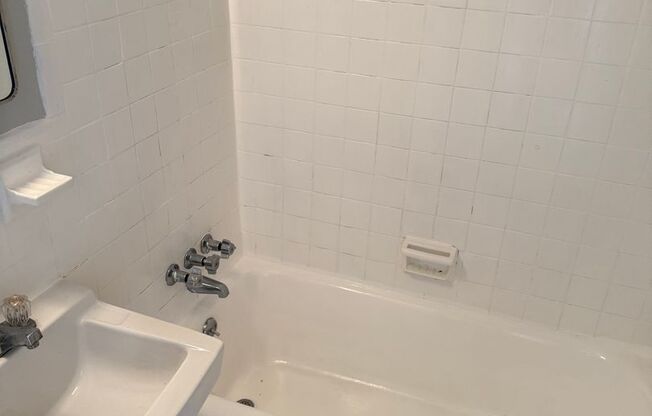 1 bed, 1 bath, 430 sqft, $1,400, Unit 730