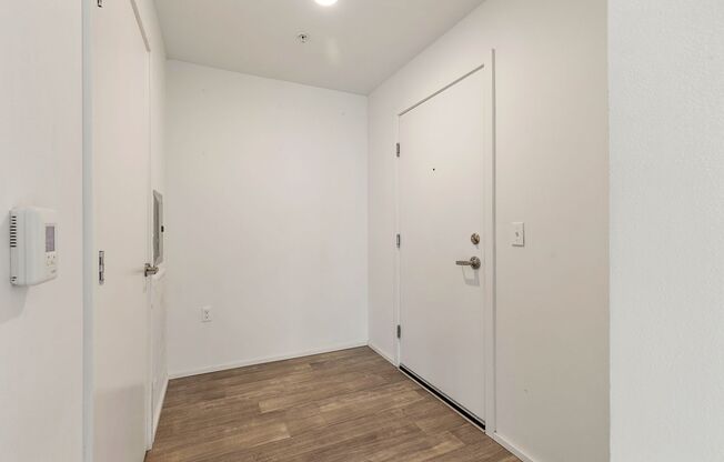 Studio, 1 bath, 305 sqft, $1,325, Unit 607