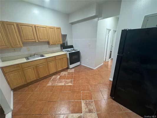 3 beds, 1 bath, 775 sqft, $3,464, Unit 2FL