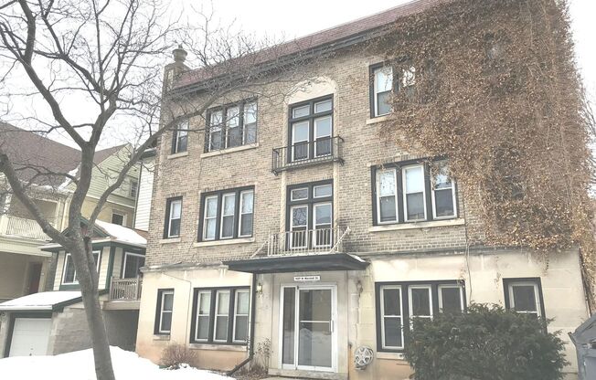 Studio, 1 bath, $725, Unit 02