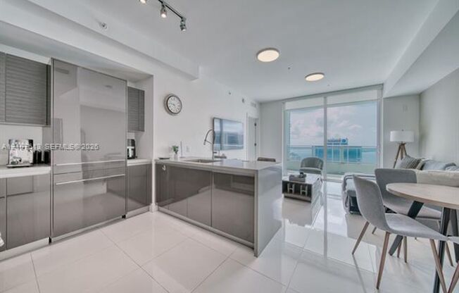 1 bed, 1.5 baths, $4,150, Unit # 3802