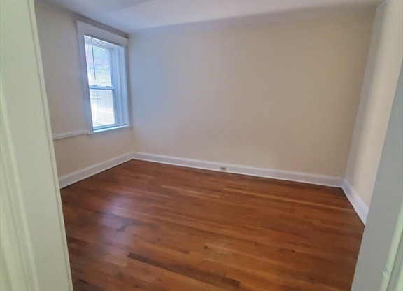 Studio, 1 bath, 400 sqft, $2,200, Unit 8