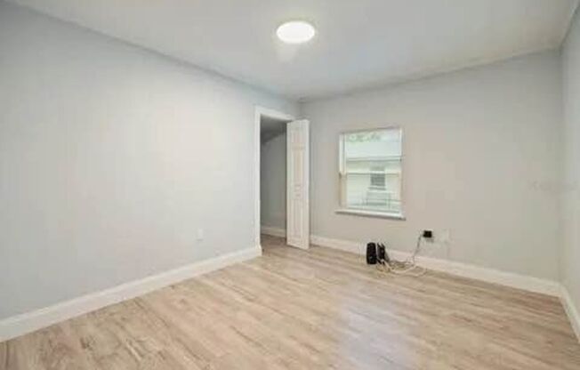 Charming 2-Bed, 2-Bath Craftsman-Style Bungalow near Orlando's Creative Village!