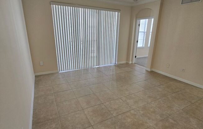 READY TO MOVE IN 2 BEDROOM 2 BATH CONDO IN WINDERMERE