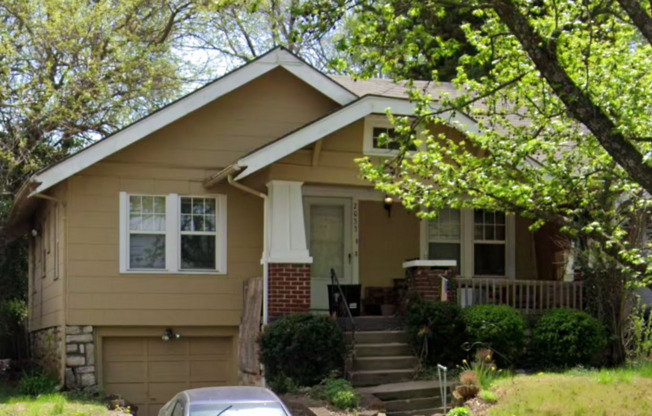 2033 E Gregory Blvd | 2 BD 1 BATH