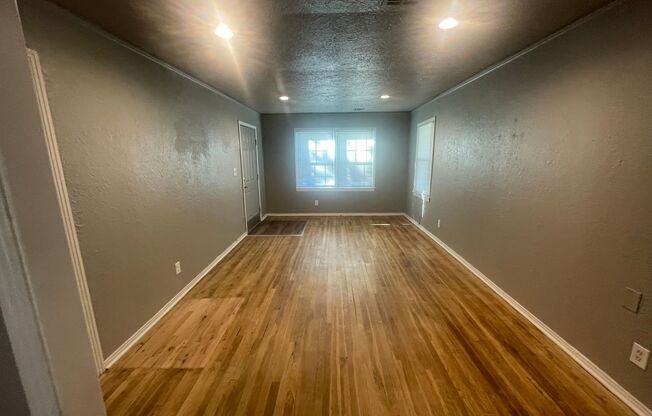 3 bed, 1 bath , beautiful wood floors, fenced backyard, laundry connections, fridge, gas range and storage shed! Cute, clean and ready for move in!