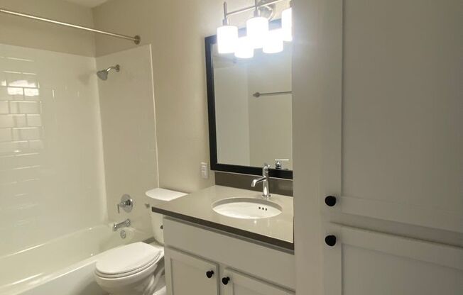 2 beds, 1 bath, 900 sqft, $1,550, Unit ELP2202-336