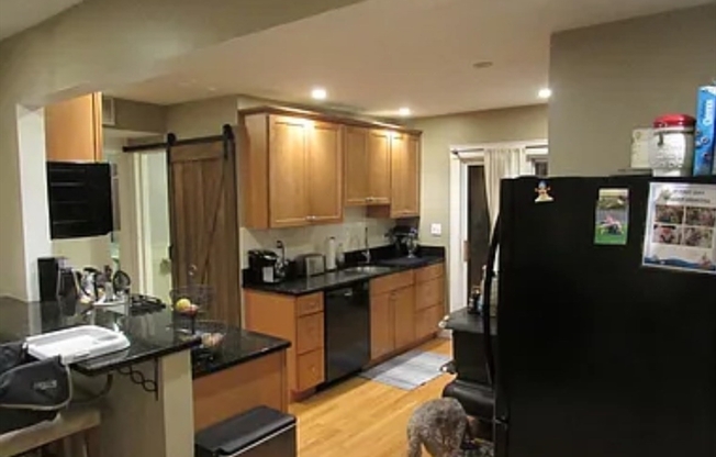 3 beds, 1 bath, 1,125 sqft, $2,900, Unit 3