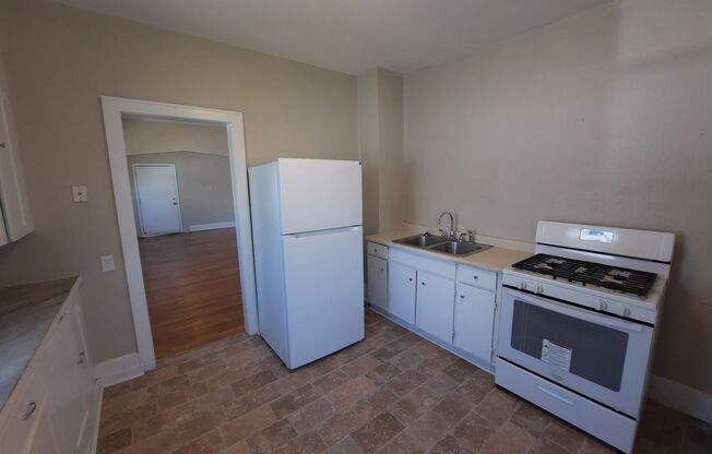 2 beds, 1 bath, $1,195