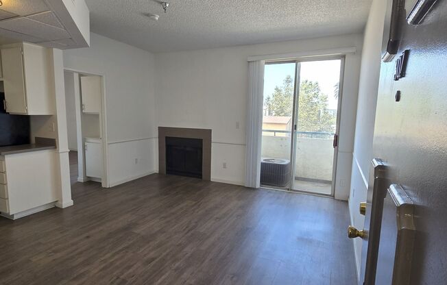 OPEN HOUSE SATURDAY AND SUNDAY - MANAGER 818-569-9638