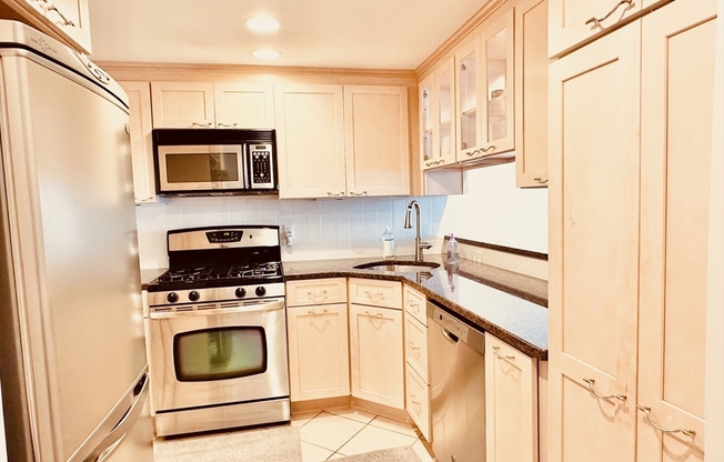 1 bed, 1 bath, 740 sqft, $3,200, Unit 14D