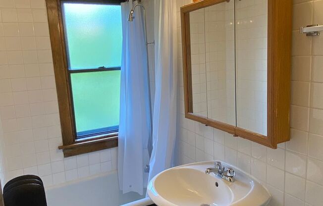 Studio, 1 bath, 320 sqft, $1,325, Unit 225-303