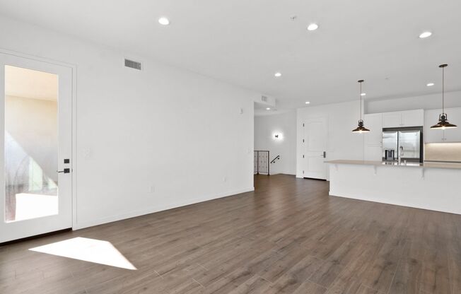 1 bed, 2 baths, 748 sqft, $4,500, Unit #102