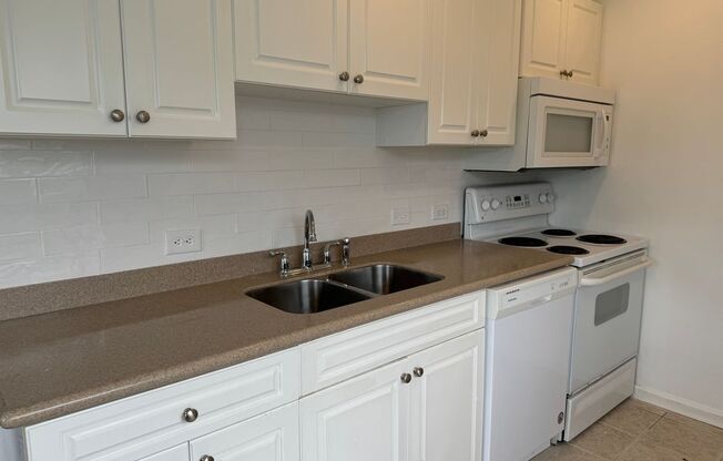 Nicely Updated Condo in Old South!