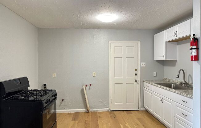 2 beds, 1 bath, 660 sqft, $795, Unit 1