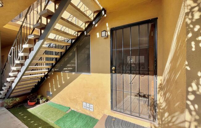 2 beds, 1 bath, 875 sqft, $1,825, Unit 11715 Ramona Ave. #B