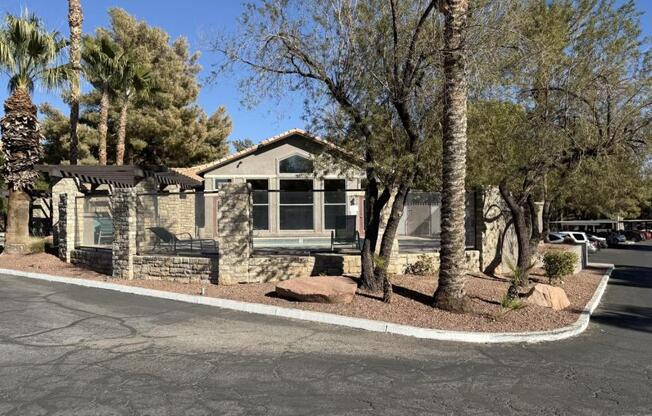 2 beds, 2 baths, 965 sqft, $1,295