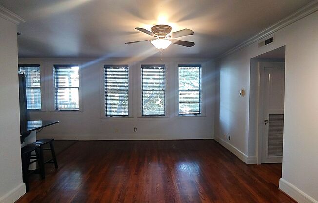 Historic Highland Plaza Efficiency / Studio Apartment!