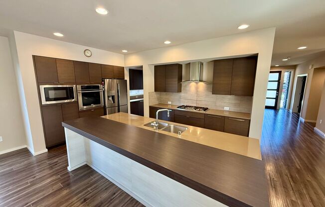 Stylish 4-Bed, 4-Bath Luxury Home