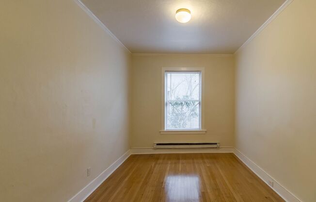 2 beds, 1 bath, 890 sqft, $2,850, Unit 15