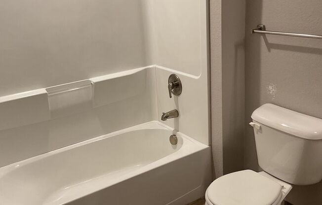 Studio, 1 bath, 735 sqft, $1,375, Unit 117