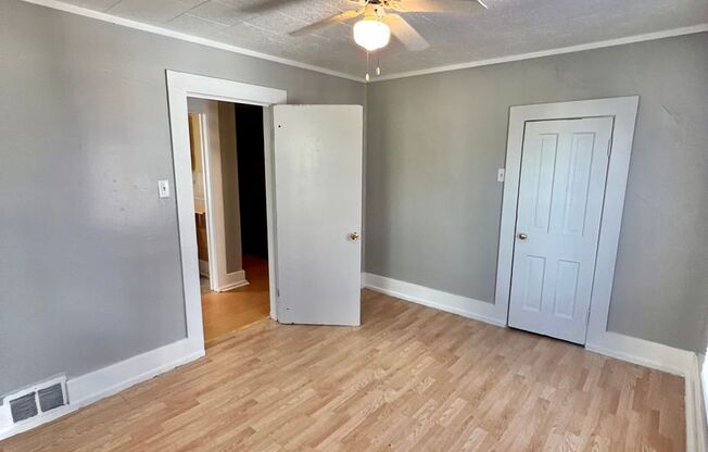 2 beds, 1 bath, $675, Unit 1 (upper)