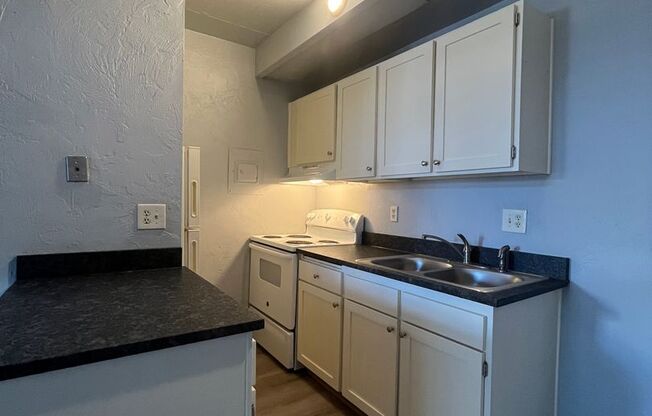 1 bed, 1 bath, $1,200, Unit 30