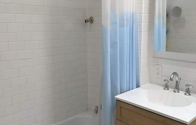 516 W 47 ST