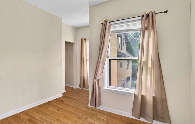 3 beds, 2 baths, 1,300 sqft, $3,300, Unit 2W