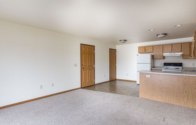 2 beds, 1 bath, $950, Unit 5-2740