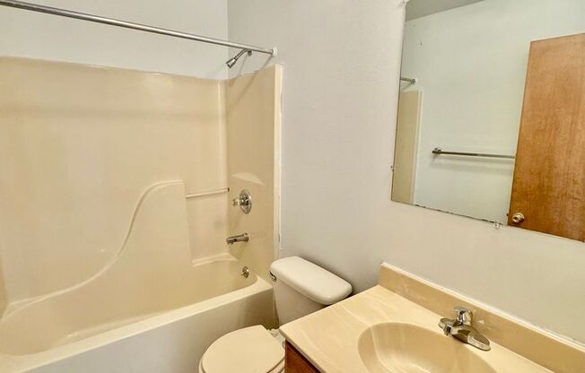 2 beds, 1 bath, $1,195, Unit 2