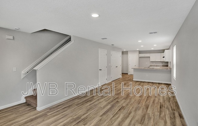225 17 ST W