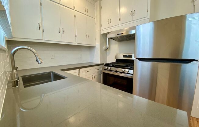 Spacious, Renovated, TOP Floor 1BR. DISHWASHER! LAUNDRY ON-SITE!