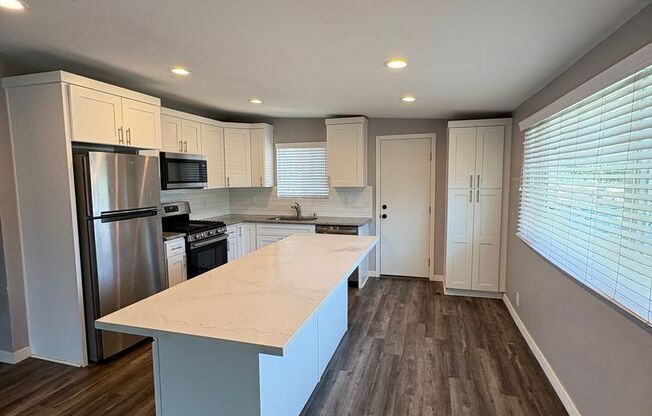 4477 Hilltop