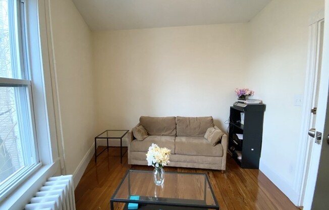 3 beds, 1 bath, $3,200, Unit 2