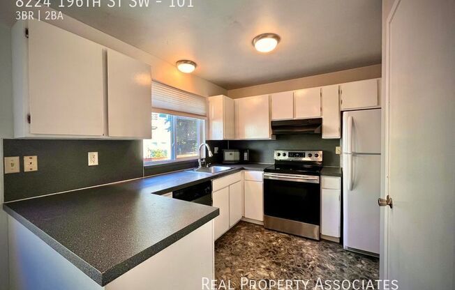 8224 196 ST SW