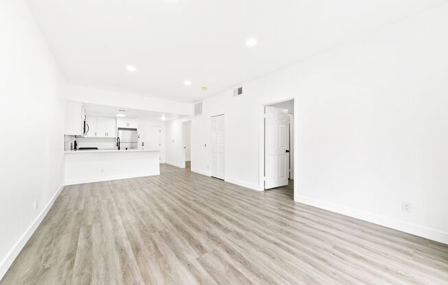 621 N Bronson Ave