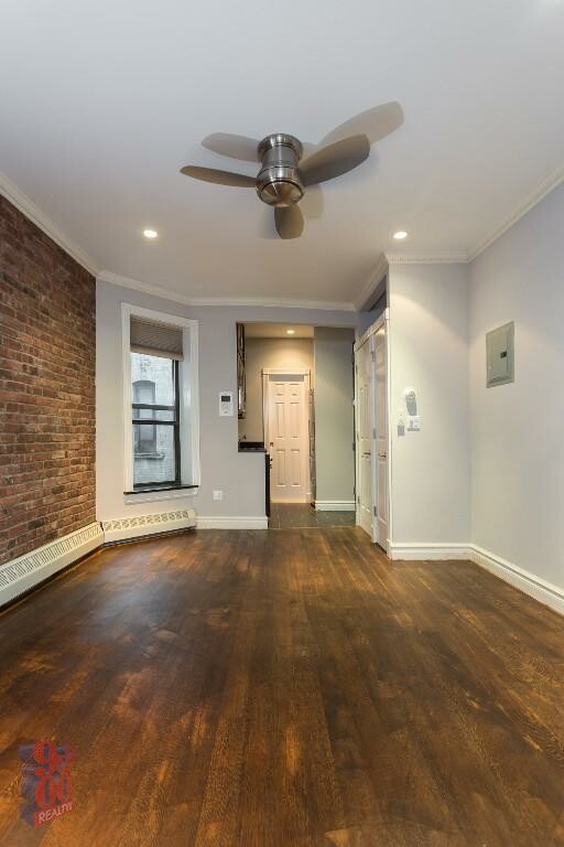 219 E 28th St