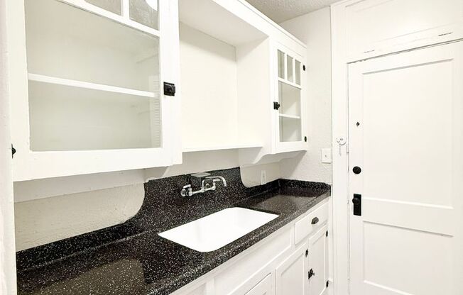 Studio, 1 bath, $895, Unit B2619