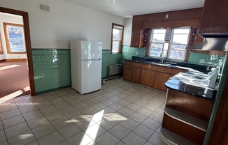 3 beds, 1 bath, 1,040 sqft, $2,000, Unit 3