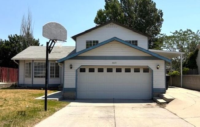 3 Bedroom / 2 Bath Home in Kearns!