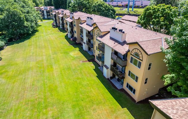 2 beds, 1 bath, 933 sqft, $1,885, Unit C09