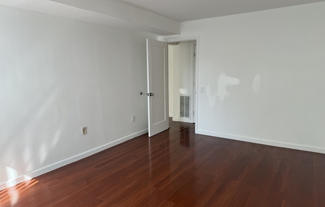 1 bed, 1 bath, 675 sqft, $1,750, Unit B