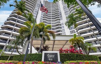 2 beds, 2 baths, $2,700, Unit #1402