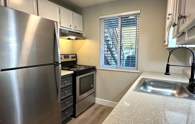 2 beds, 1 bath, 803 sqft, $1,595, Unit 89