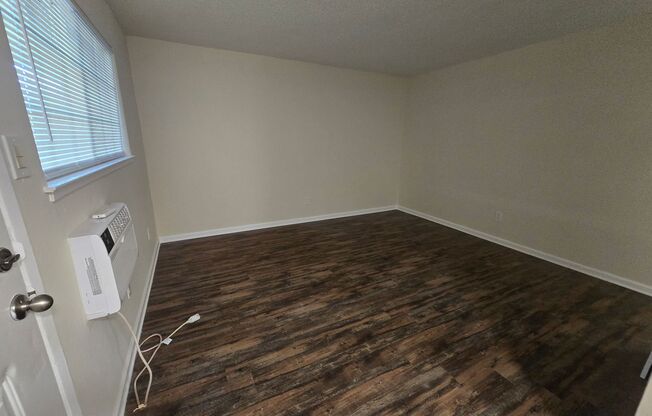 1 bed, 1 bath, 625 sqft, $1,275, Unit C-07