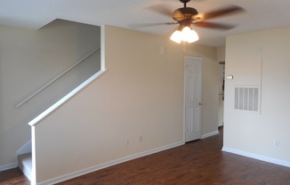 2 beds, 1.5 baths, $1,300, Unit 110