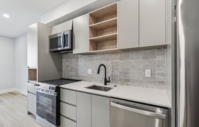 2 beds, 1 bath, 840 sqft, $2,800, Unit 411