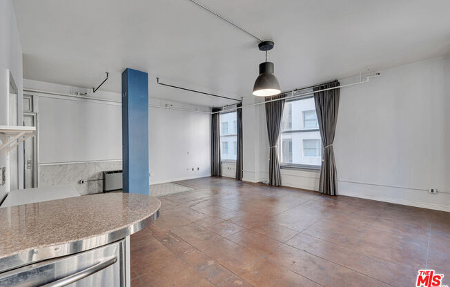 Studio, 1 bath, 650 sqft, $2,000, Unit 811