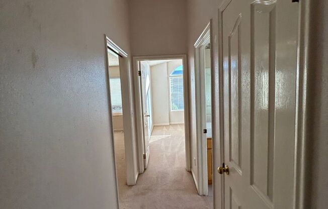 3 beds, 2 baths, $2,095, Unit Cameo PARK HOA.